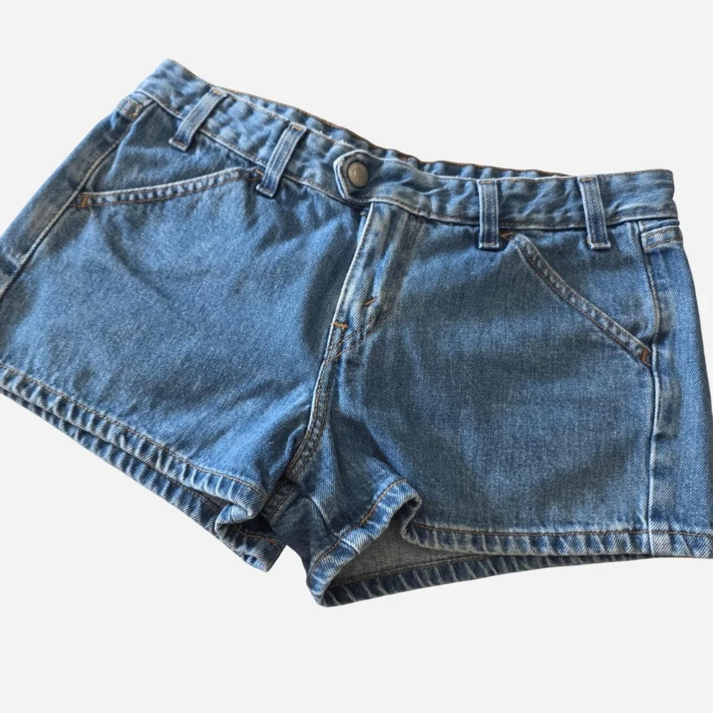 Vintage Levi's Jean Shorts Style 369  Y2K Flap Button Back Pockets 2000's - Picture 2 of 6